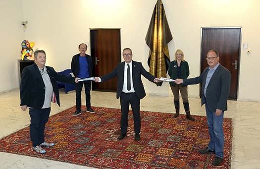 43 Overhandiging petitie