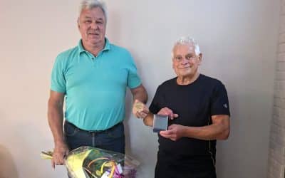 Bronzen erepenning voor Peter Knippenberg