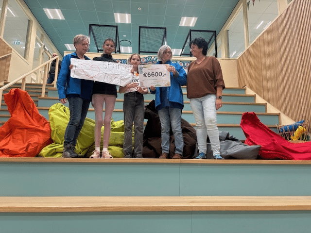 Scholieren lopen € 6.600 bij elkaar voor “Wensulance”